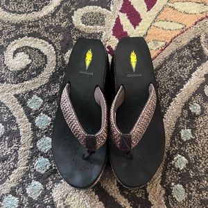 Volatile Bahama wedge flip flops size 10